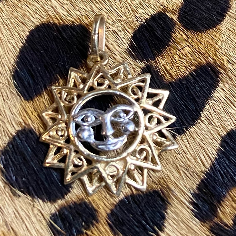 Genuine yellow and white gold sun pendant
